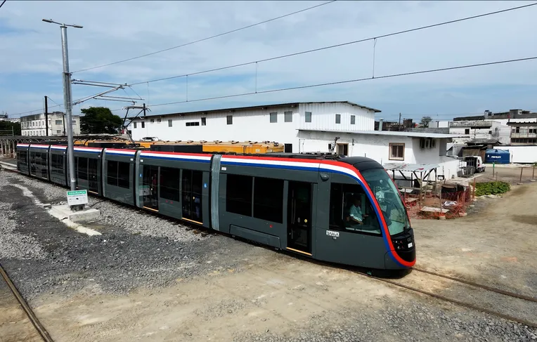 Avanço do VLT provoca mudanças no trânsito e ônibus em Salvador