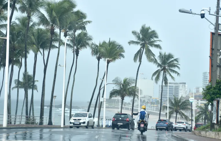 Salvador e outras 49 cidades entram em alerta para temporais e ventos fortes