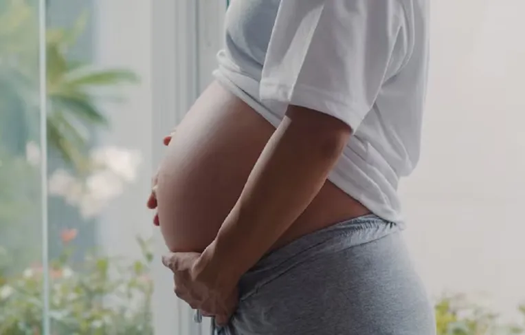 Médica é condenada após mulher engravidar com implante contraceptivo