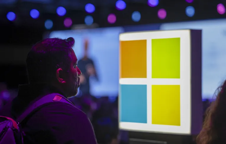 Dona do Xbox anuncia reestruturação e demissão em massa de funcionários