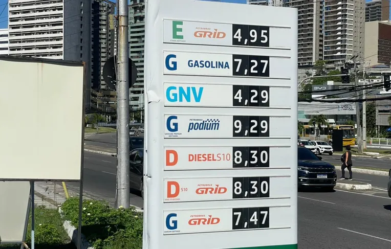 Salvador amanhece com gasolina mais cara e motoristas por app apontam prejuízo