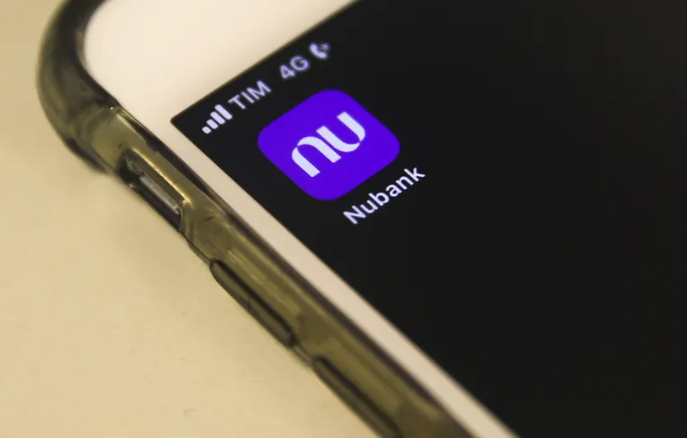 Clientes do Nubank enfrentam instabilidade em Pix e acesso ao aplicativo