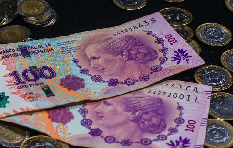 Peso argentino desaba e já vale menos que moedas do Fortnite e Roblox