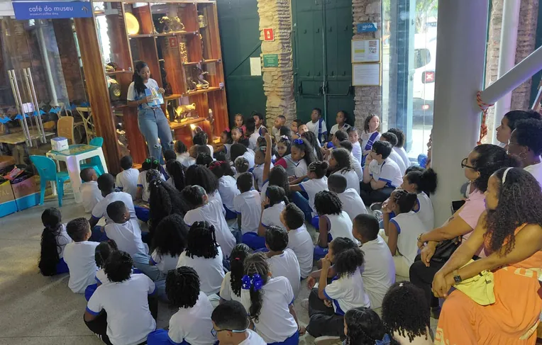 Projeto leva 6 mil estudantes de Salvador para visitação gratuita