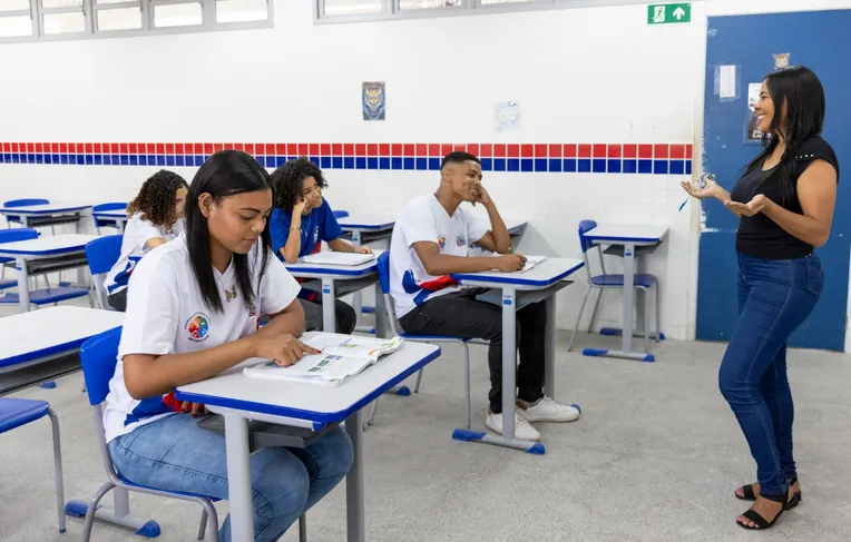 Professores da Bahia recebem valores do piso do magistério