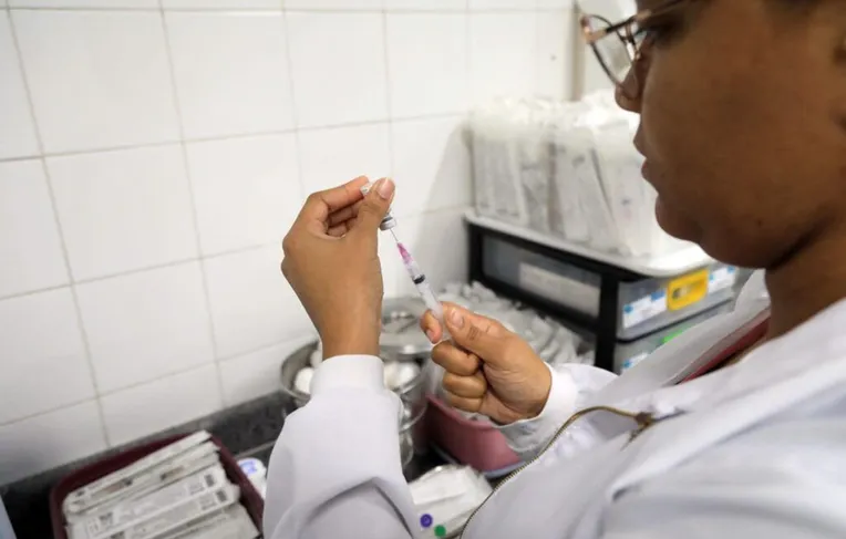 Salvador amplia vacina da gripe para toda a população nesta segunda