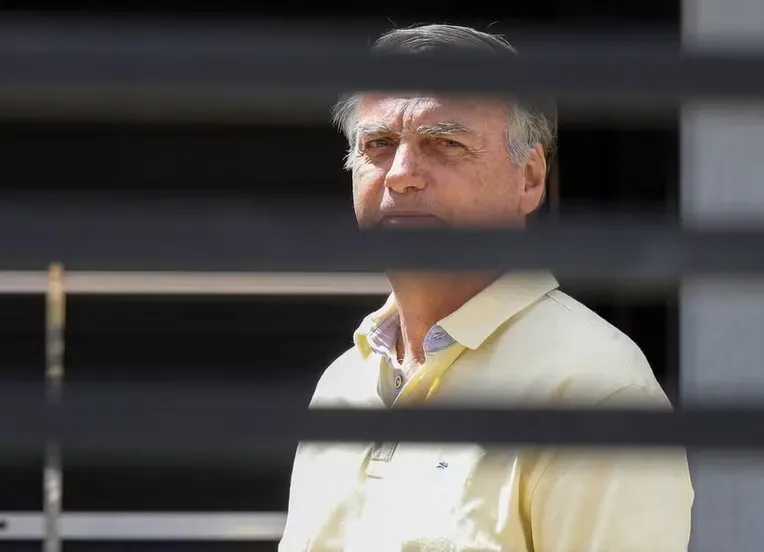 Bolsonaro tem piora nas crises de soluço e fará bateria de exames