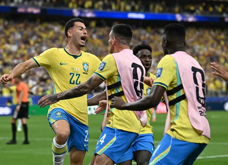 Brasil vira sobre o Japão e avança para as oitavas da Copa do Mundo