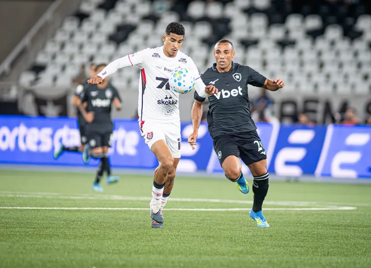 Em noite de Arcanjo, Vitória empara fora de casa com o Botafogo