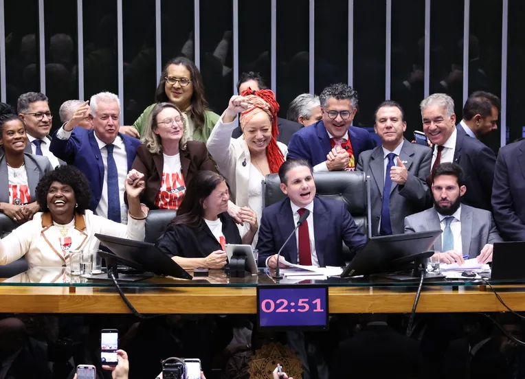 Fim da escala 6x1 é vitória para o Planalto, mas mostra Brasil dividido