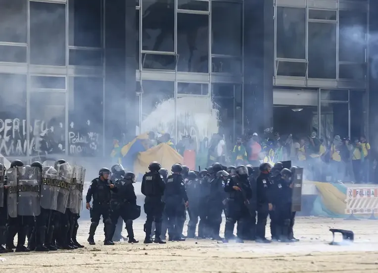 Grupo planejava explodir o Palácio do Planalto e debate do 2º turno