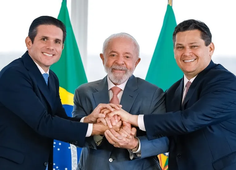 Lula se encontra com Alcolumbre e Motta para discutir taxa das blusinhas