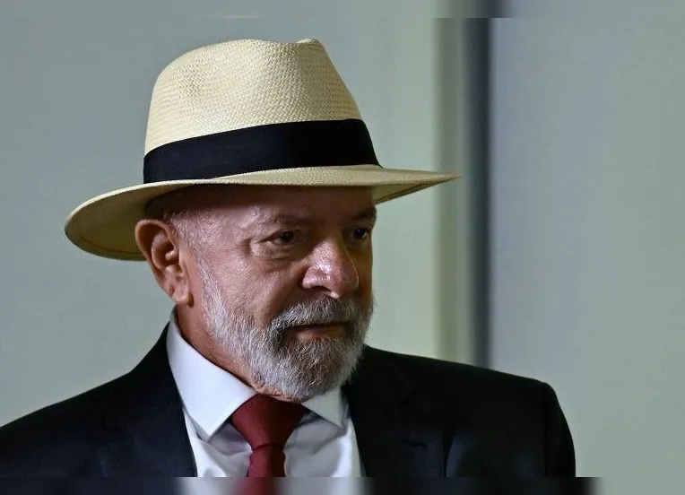 Oposição reage após Lula fazer gesto obsceno em evento no Planalto