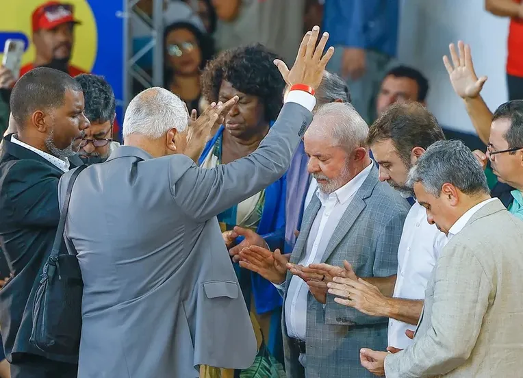 PT intensifica disputa por voto evangélico e divulga carta a cristãos