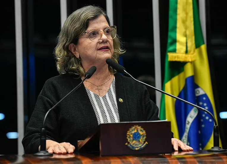 Wagner deixa o posto e Teresa Leitão assume como líder de Lula no Senado