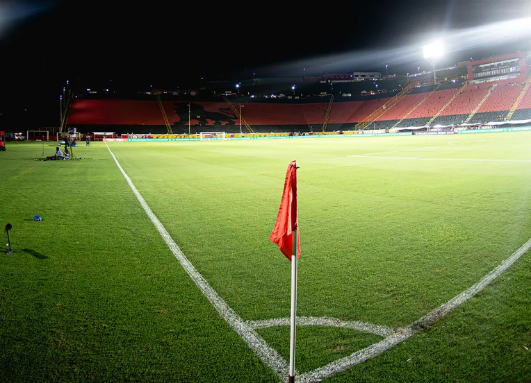 Vitória tem negociação avançada com artilheiro do futebol nacional
