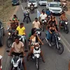Carreata de aliados de Flávio Bolsonaro na Bahia chama atenção por infrações de trânsito