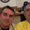Flávio Bolsonaro visita pai após ser derrotado por Lula nas eleições