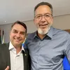 Operação da PF prende aliado de Flávio Bolsonaro a 10 dias do 2º turno