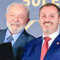 Andrei Rodrigues recebe ligação de Lula após afastamento da chefia da PF imagem