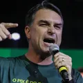 Bispo baiano rebate Flávio Bolsonaro após ataques à CNBB imagem