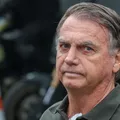 Bolsonaro teve taquicardia e dificuldade para respirar, diz boletim médico imagem