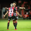 Com show de Matheuzinho e Erick, Vitória goleia a Chapecoense imagem