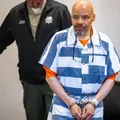 Homem que ficou 40 anos no corredor da morte é libertado após análise de DNA imagem