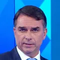 Debate da Globo: Flávio Bolsonaro mente número de obras inacabadas, mostra checagem imagem