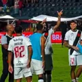 Ex-Vitória investigado por tráfico de armas imita arminha no Barradão imagem
