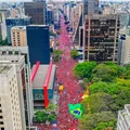 Famosos vão às ruas: saiba quem esteve na Av. Paulista em apoio a Lula imagem