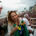"Fascista não se cria!", Daniela Mercury puxa coro em final de ato pela democracia na Barra imagem