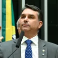 Flávio quer diálogo com STF após crise entre Moraes e Mendonça imagem