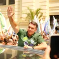 Após polêmica, Flávio Bolsonaro explica fala sobre “Brasil de Jesus” imagem