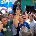Flávio Bolsonaro se arrepende e exibe imagem de Nossa Senhora após polêmica imagem