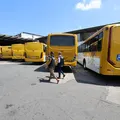 Governador condena falta de ônibus em Salvador e viagem de secretário a Paris imagem