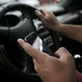 Vídeo: motorista arranca passageira de 59 anos de carro pelos cabelos e a joga na rua imagem