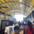 Homem é esmagado entre trem e plataforma na estação de Salvador imagem