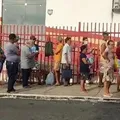 ​Idosos madrugam em calçadas por exames e consultas na Saúde de Jequié imagem