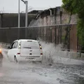 Jogar água em pedestres durante chuva gera multa de R$ 130 imagem