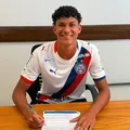 Joias da base do Bahia assinam primeiros contratos profissionais imagem