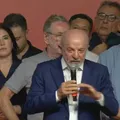 Lula desafia Flávio a decidir de que lado ficará na votação da 6x1 imagem