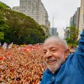 Lula comemora aprovação do fim da escala 6x1: "É o Brasil pronto para mais!" imagem