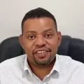 Médico com 5 vínculos e salários triplos leva sanção a prefeito baiano imagem