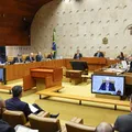 Moraes e Mendonça sentam lado a lado em sessão decisiva convocada por Fachin imagem