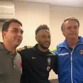 Neymar segue posicionamento e declara voto em Flávio Bolsonaro imagem