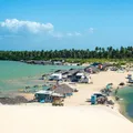 Praia do Nordeste sem asfalto nem postes está entre as mais bonitas do Brasil imagem