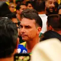 'Prostitutas' e Rolex de R$ 300 mil: mensagens expõem segredos de Flávio Bolsonaro imagem