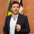 Renan Santos diz que não apoiará Lula nem Flávio no 2º turno imagem