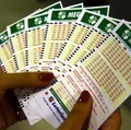 Mega-Sena acumula e prêmio dispara para R$ 185 milhões; veja as dezenas sorteadas imagem